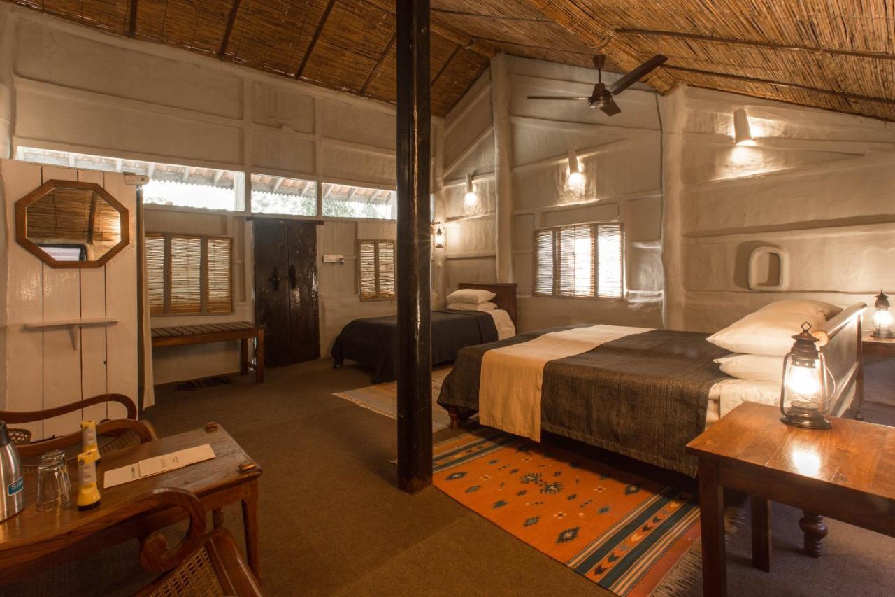 Tiger Tops Tharu Lodge Chitwan Exteriér fotografie